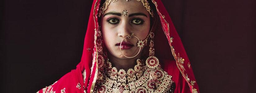 Индийская Девушка В Традиционной Одежде Стоковые Фотографии | FreeImages